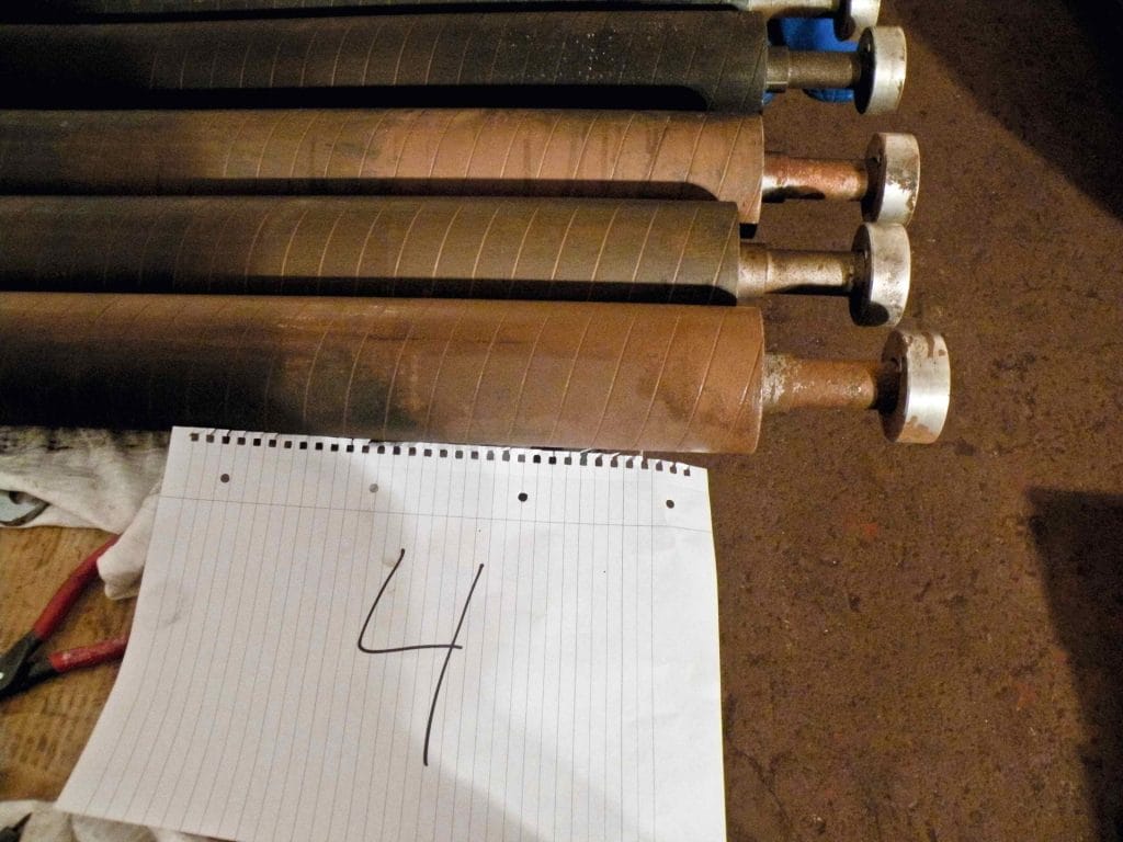 Rauchgasgeschädigte Maschinenteile vor der Sanierung